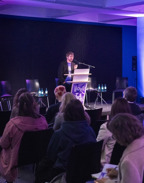 Essay von Fabian Raith zu den MedienKunstTagen NRW 2025